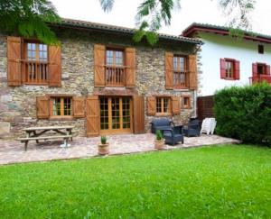 Maisons de vacances Maison de 3 chambres avec spa jardin clos et wifi a Saint Etienne de Baigorry : photos des chambres