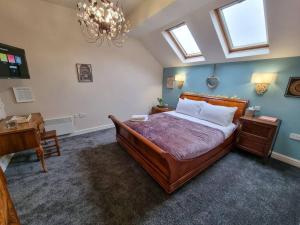 Stunning Luxury Vintage Duplex with Parking