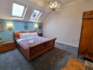 Stunning Luxury Vintage Duplex with Parking