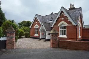 Garden Double Room with own door access and bathroom - Ó Méith