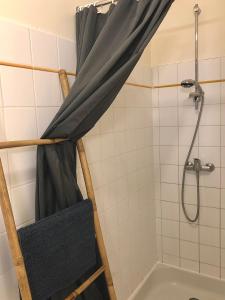 Appartements Les Pastourelles : Appartement - Vue sur Jardin