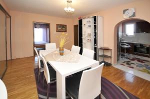 Apartments by the sea Arbanija, Ciovo - 11592