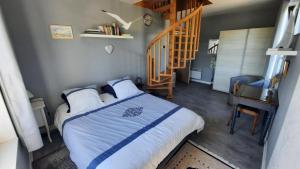 Maisons de vacances Gite galets et bois flottes proche mer gold beach meuble de tourisme 4 etoiles : photos des chambres