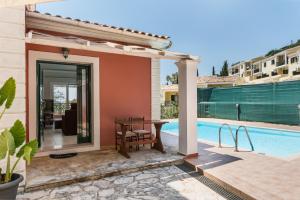 Seaview Villa Leana with Private Pool by Konnect, Nisaki