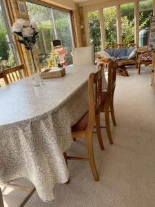 Cotswolds Luxury House in Central Bourton Large Sleeps 2-11. Pet Friendly.