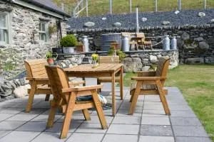 Finest Retreats - Moelis Granary - Luxury Cottage with Hot Tub - Llandderfel