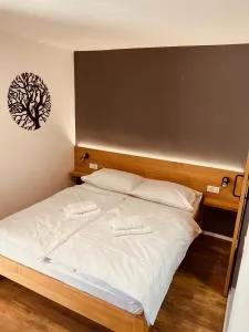 PJagodic Hotel Cerklje - 5min to Airport - Luže