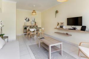 1BR Infante Flat in Quarteira by LovelyStay