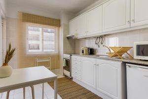 1BR Infante Flat in Quarteira by LovelyStay