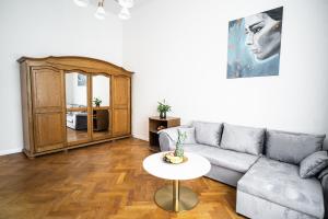 Golden Queen Apartments City Center