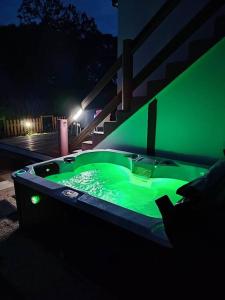 Maisons de vacances Le repos de pont calleck avec Jacuzzi : photos des chambres