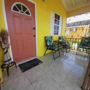 2 Bed-Sleeps 4-Gated community-5 Min Town Centre