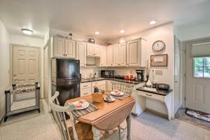 Cozy Garden Room in Welsh Mountain Suites!