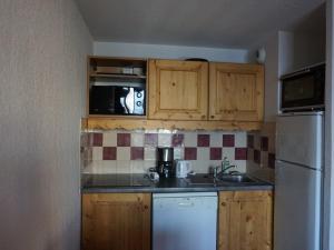 Appartement de 2 Pièces avec Balcon et Parking à Proximité des Pistes à Orcières - FR-1-636-192