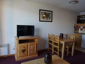 Appartement de 2 Pièces avec Balcon et Parking à Proximité des Pistes à Orcières - FR-1-636-192