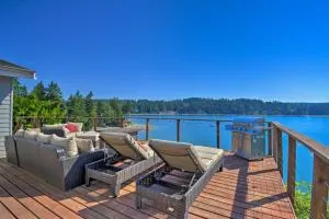 Waterfront Gig Harbor Home with Furnished Deck - Longbranch