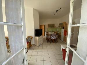 Appartements Les Platanes - Picasso Rez de Jardin : photos des chambres