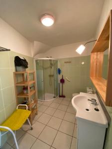 Appartements Les Platanes - Picasso Rez de Jardin : photos des chambres