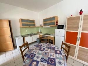 Appartements Les Platanes - Picasso Rez de Jardin : photos des chambres