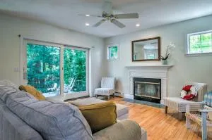 Marion Home with Private Deck Less Than 1 Mi From Beach - 费尔黑文