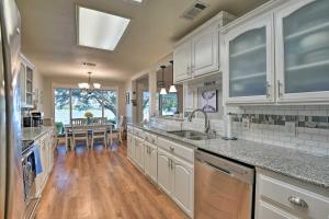 Lakefront Granbury Getaway Boat, Swim and Fish