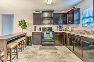 8 Mi to Downtown Little Rock: Home w Fenced Yard