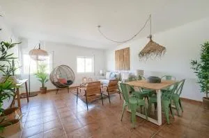 Lightful Refuge on the River Front, By TimeCooler - Telhada