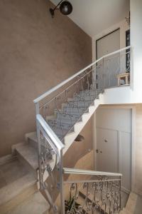 LA SVOLTA VANZAGO BED AND BREAKFAST