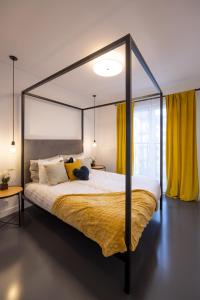 Stylish Apt Free Parking Fast Internet King Bed Close to Everything