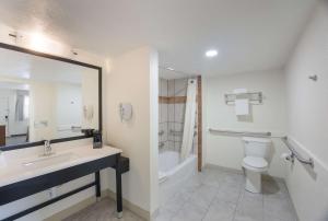 Queen Room with Two Queen Beds - Disability Access room in Best Western Kokopelli Lodge