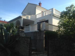 Apartments by the sea Rogoznica - 11425