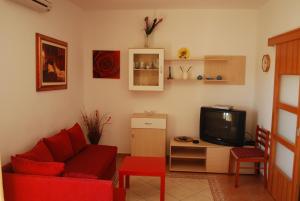 Two-Bedroom Apartment with Terrace and Sea View room in Apartments and rooms by the sea Pag - 11487