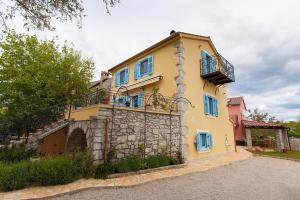 Apartments with a parking space Kornic, Krk - 11506 