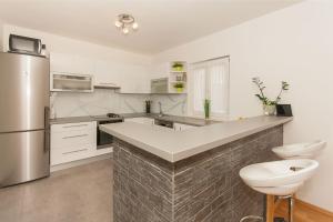 Apartments with WiFi Omis - 11513