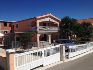 Apartments by the sea Vir - 11534