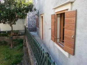 Apartments by the sea Kastel Stafilic, Kastela - 11539 - Slatine