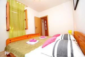 Apartments by the sea Kastel Stafilic, Kastela - 11539