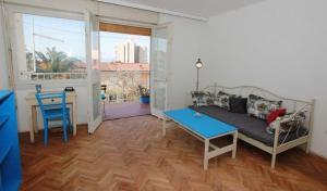 Apartments with a parking space Makarska - 11567