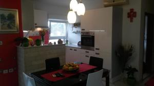 Apartments with WiFi Kastel Luksic, Kastela - 11573