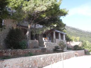 Apartments by the sea Sveta Nedilja, Hvar - 11433