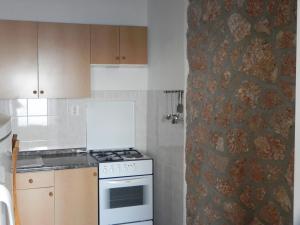 Apartments by the sea Sveta Nedilja, Hvar - 11433