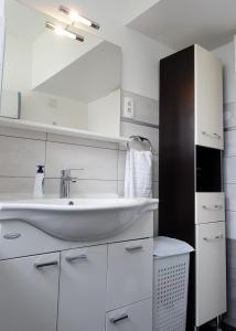 Apartments with WiFi Split - 11580