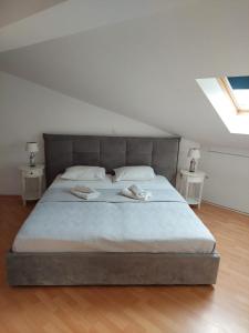 Apartments by the sea Sukosan, Zadar - 12313