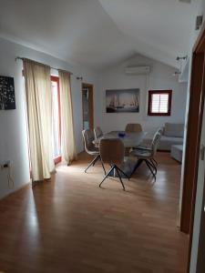 Apartments by the sea Sukosan, Zadar - 12313