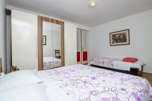 Apartments by the sea Baska Voda, Makarska - 12714