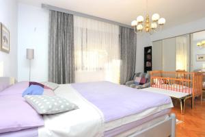 Apartments with a parking space Kastel Luksic, Kastela - 13734