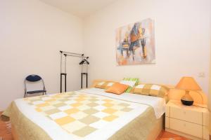 Apartments with a parking space Kastel Luksic, Kastela - 13734