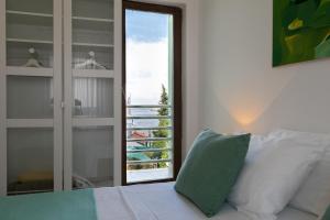 Seaside family friendly house with a swimming pool Razanj, Rogoznica - 13738