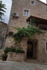 Apartments with a parking space Jelsa, Hvar - 13759