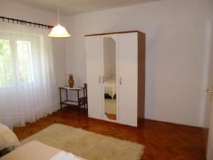 Apartments by the sea Ugljan - 13764